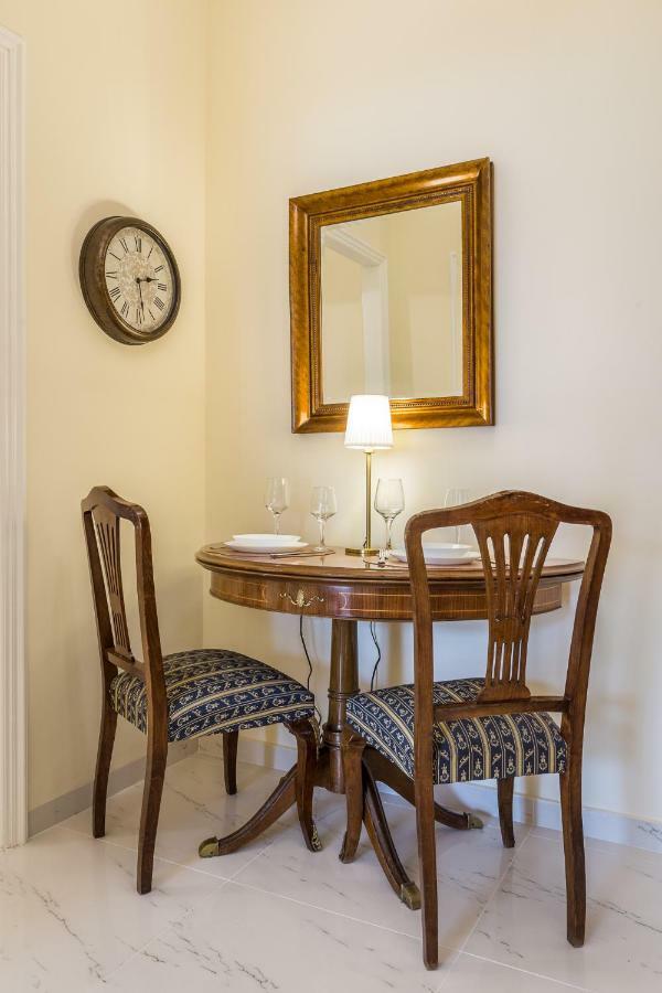 Chic Flat In Kolonaki Next To American Embassy Athene Buitenkant foto